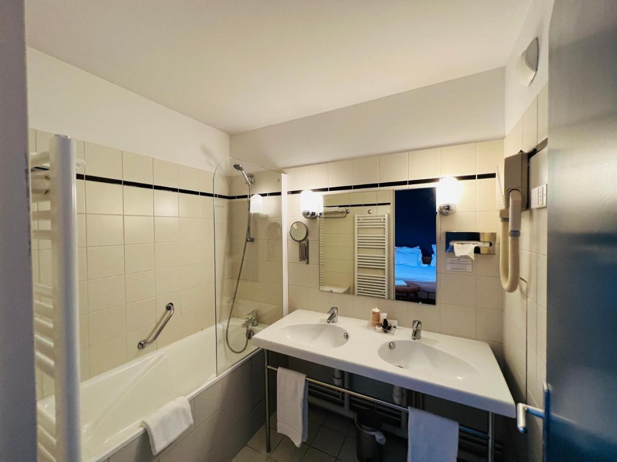 Le Pre Saint Germain Hotell Louviers Eksteriør bilde