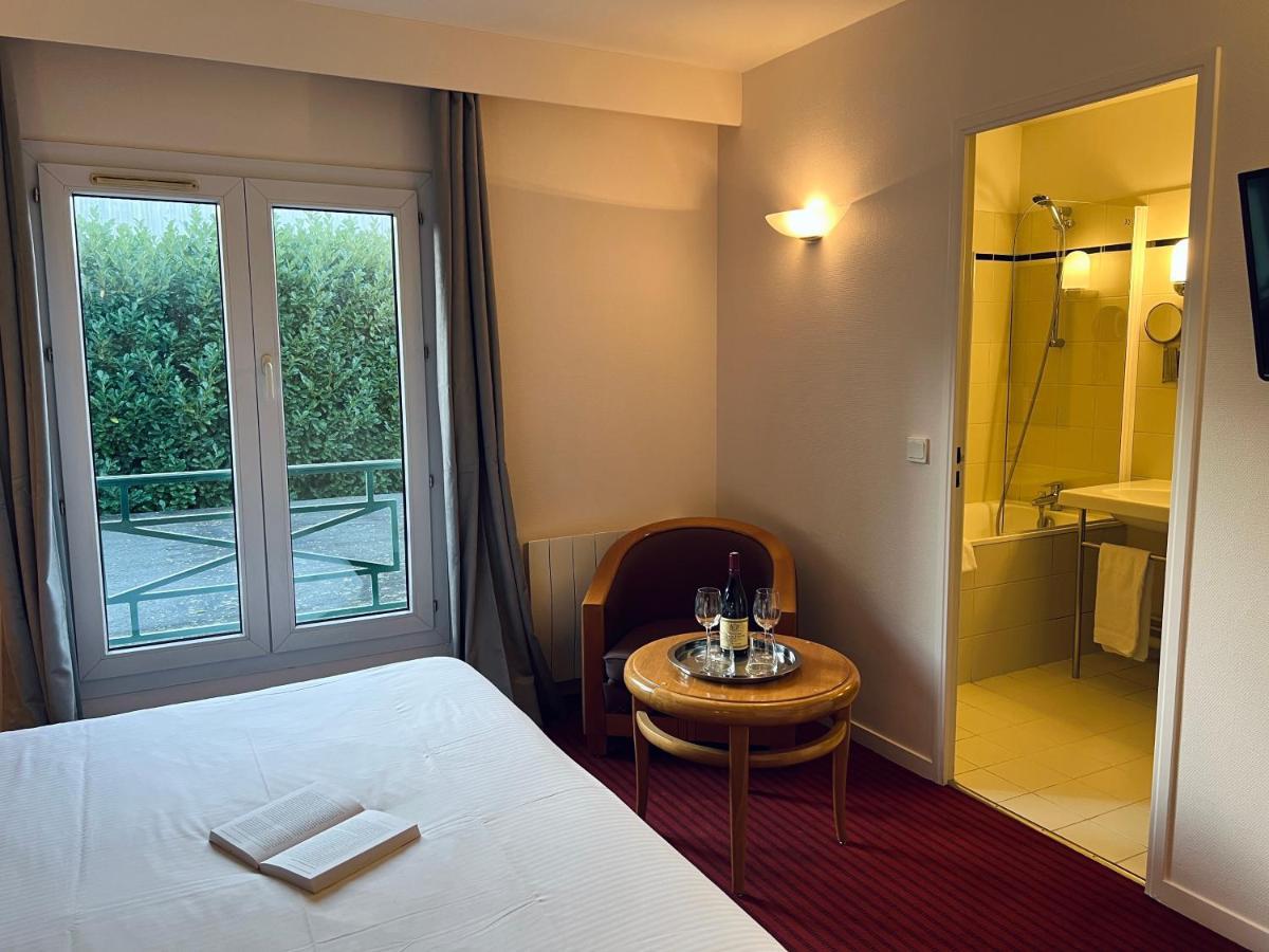 Le Pre Saint Germain Hotell Louviers Eksteriør bilde
