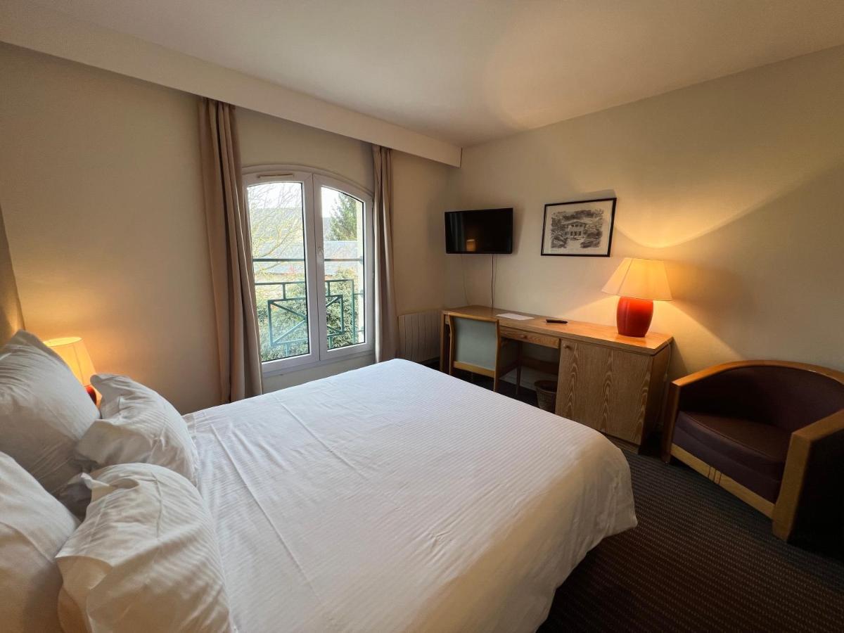 Le Pre Saint Germain Hotell Louviers Eksteriør bilde