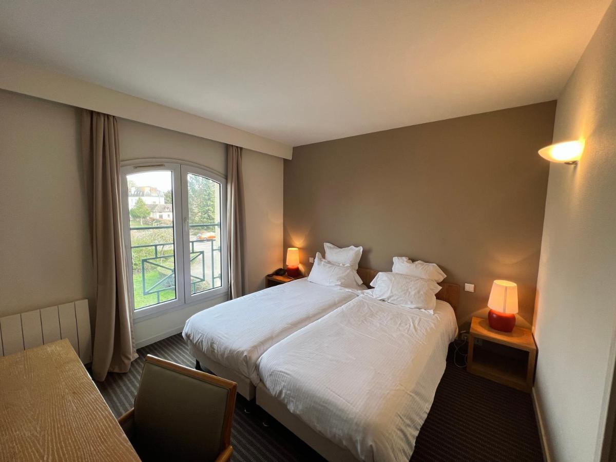 Le Pre Saint Germain Hotell Louviers Eksteriør bilde