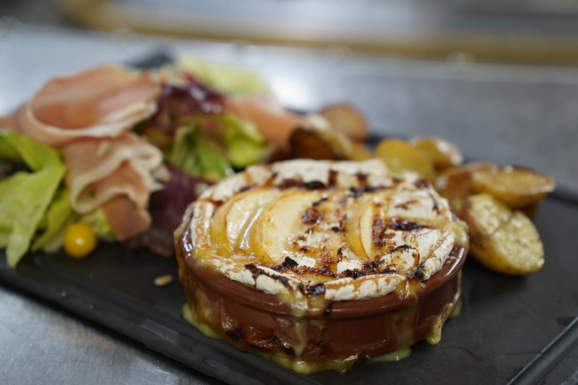 Le Pre Saint Germain Hotell Louviers Eksteriør bilde