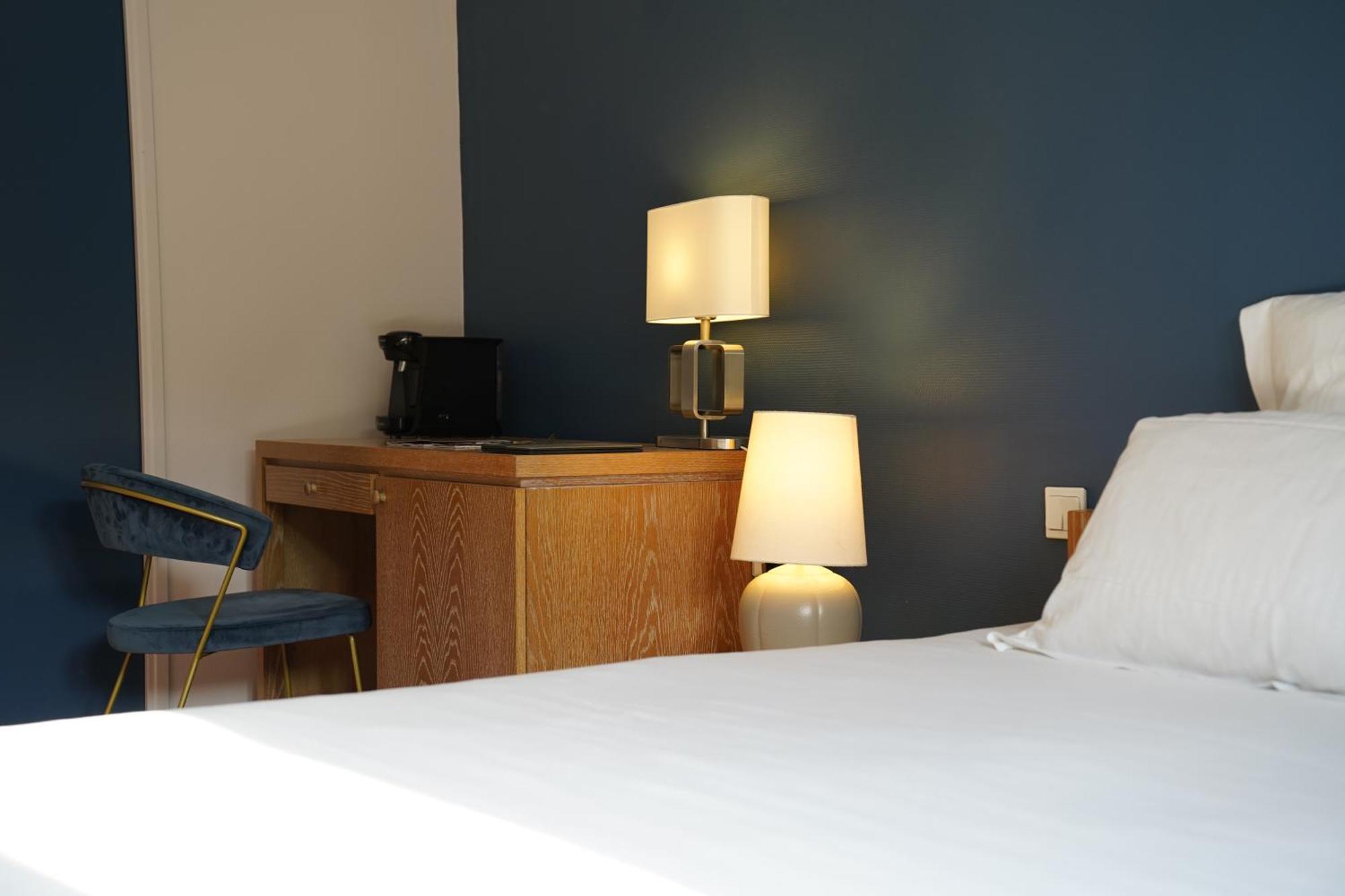 Le Pre Saint Germain Hotell Louviers Eksteriør bilde