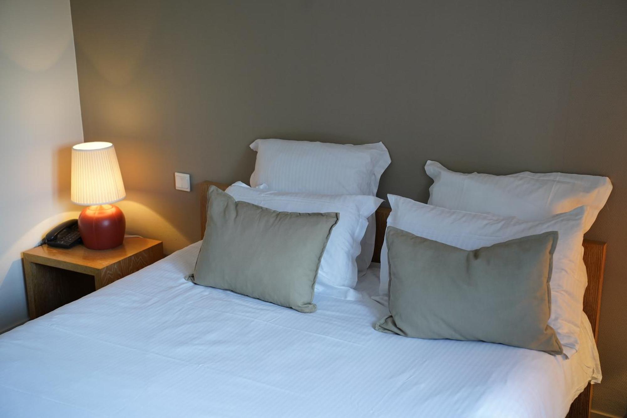 Le Pre Saint Germain Hotell Louviers Eksteriør bilde