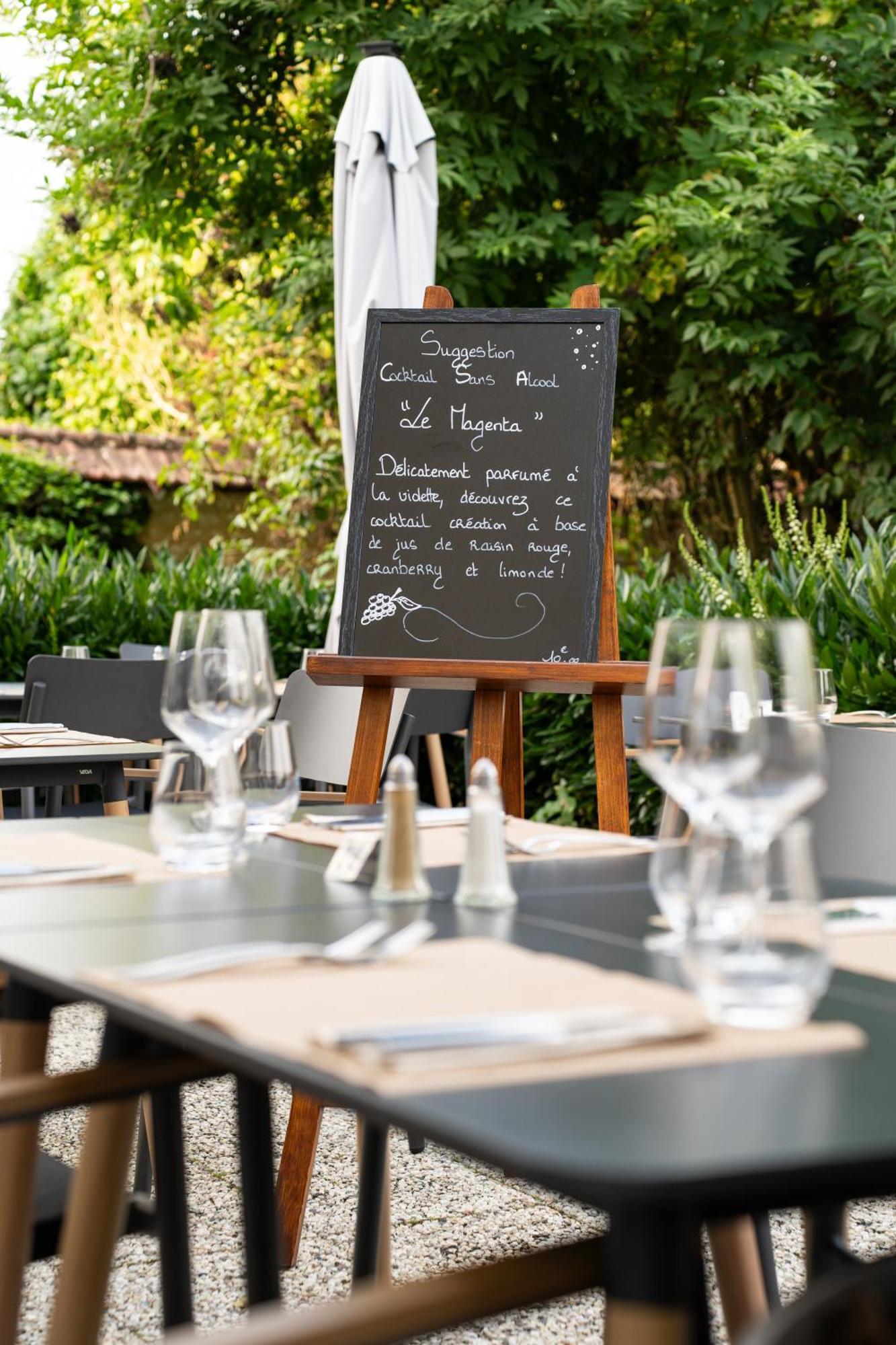 Le Pre Saint Germain Hotell Louviers Eksteriør bilde