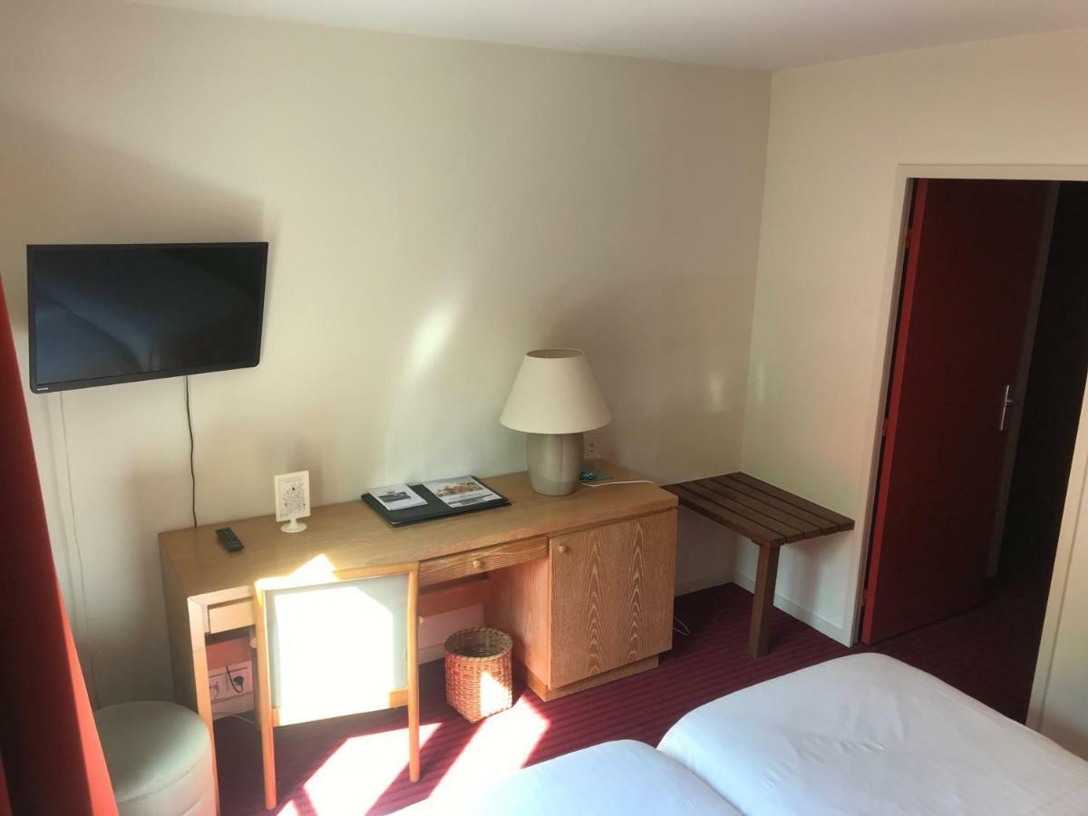 Le Pre Saint Germain Hotell Louviers Eksteriør bilde